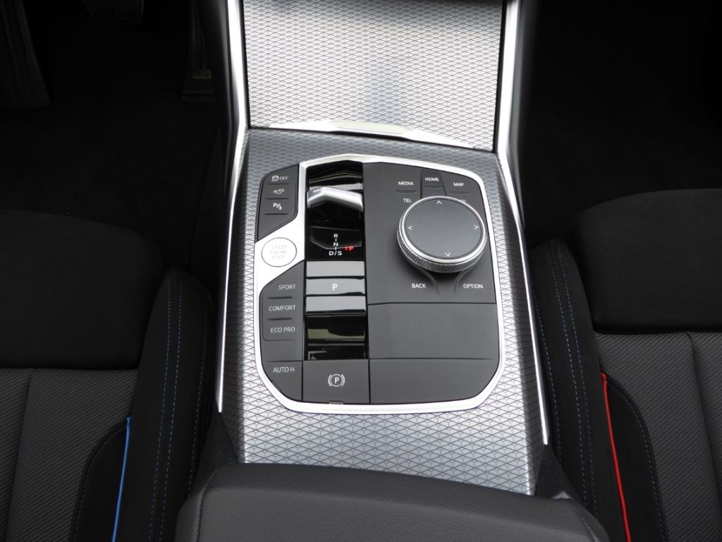 BMW 320 d xDrive Touring M Sport Head Up adapt. LED