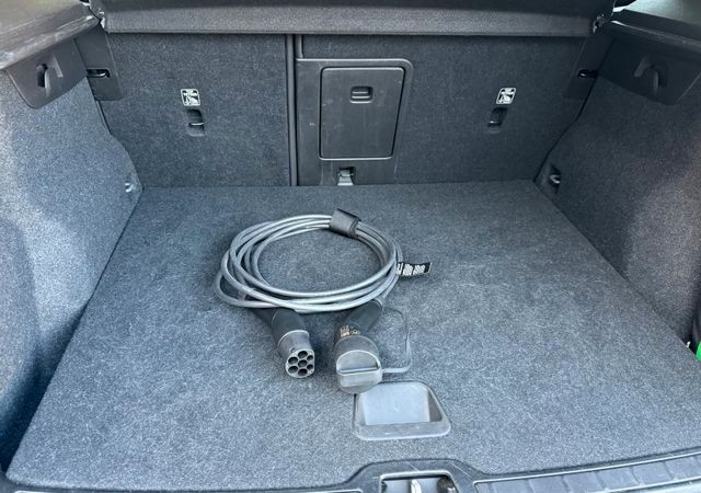 Volvo XC40 Core Recharge Plug-In HybridLederAHK KAMERA