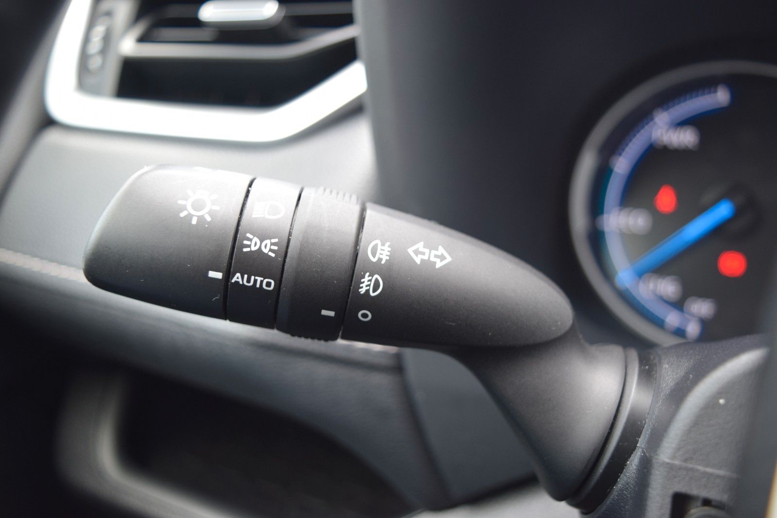 Toyota RAV4 Hybrid 4x2 Club - Samsaru's Car Outlet