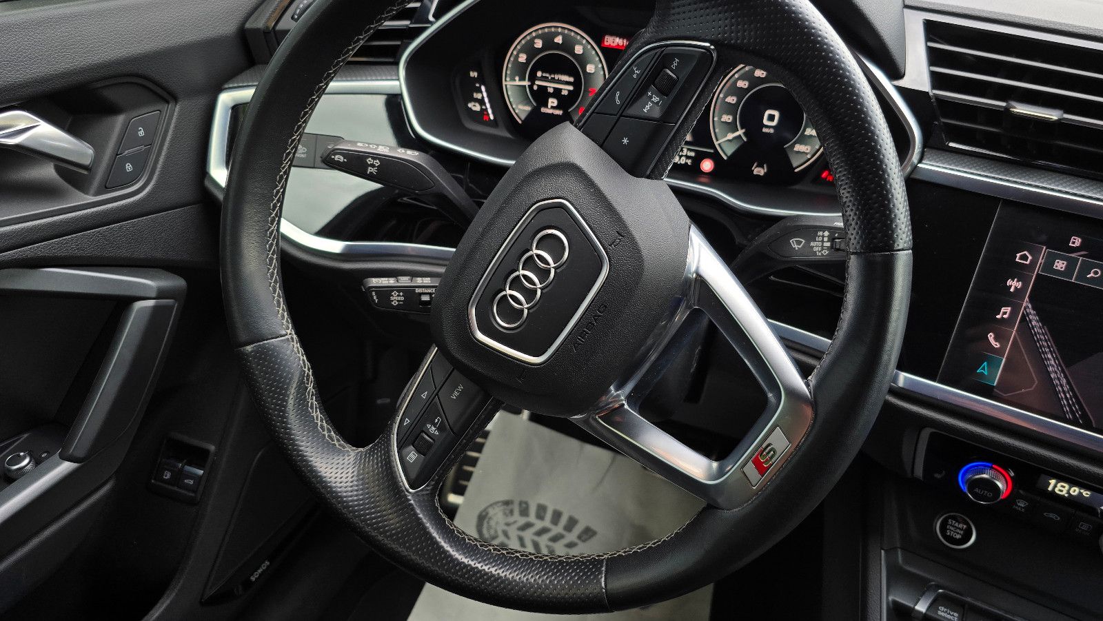 Audi Q3 45TFSI e S tronic 3 x S line Pano/ACC/360/AHK