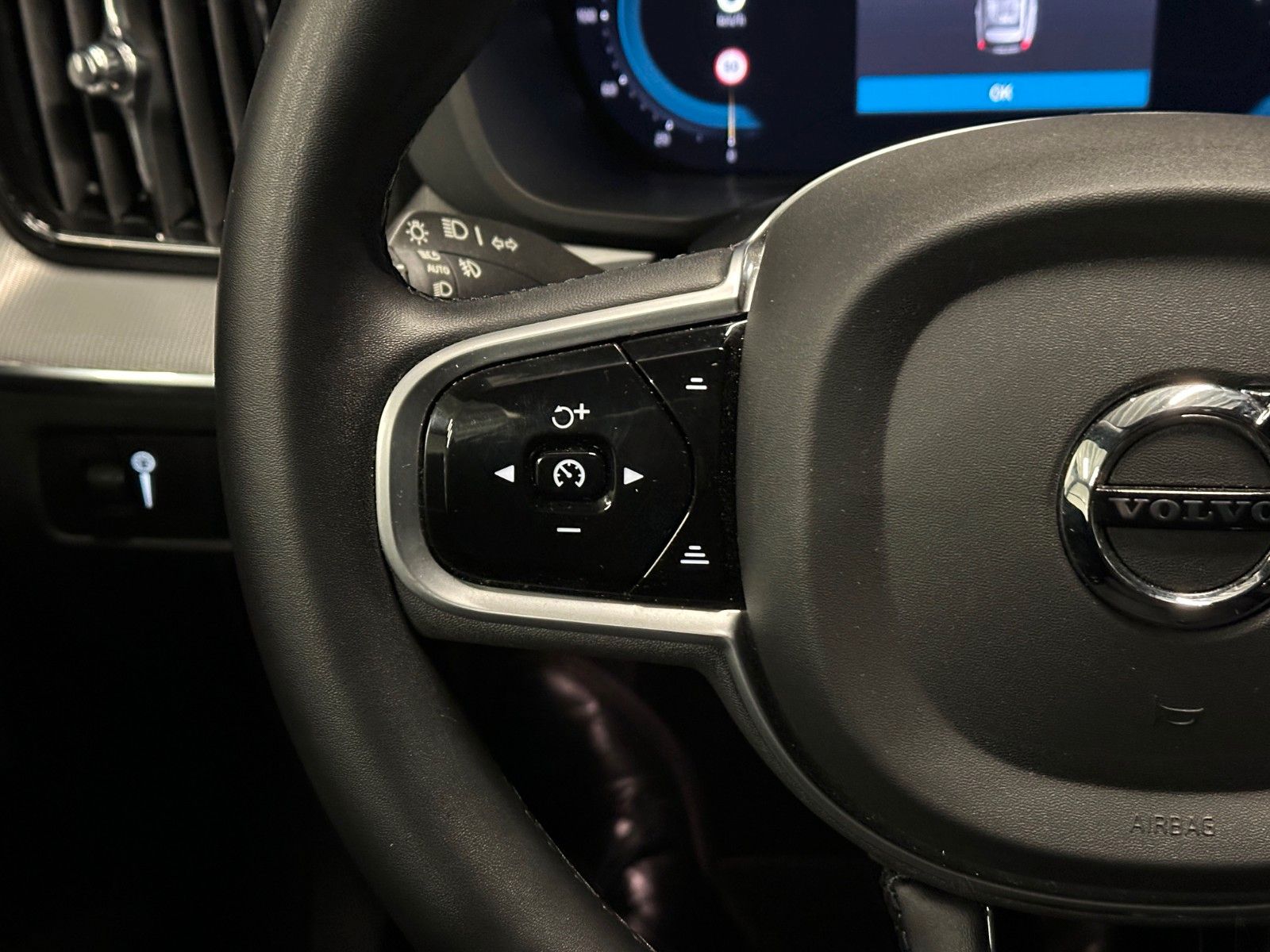 Volvo XC60 R-Design AWD *19Zoll*AHK*360°*Harman/Kardon