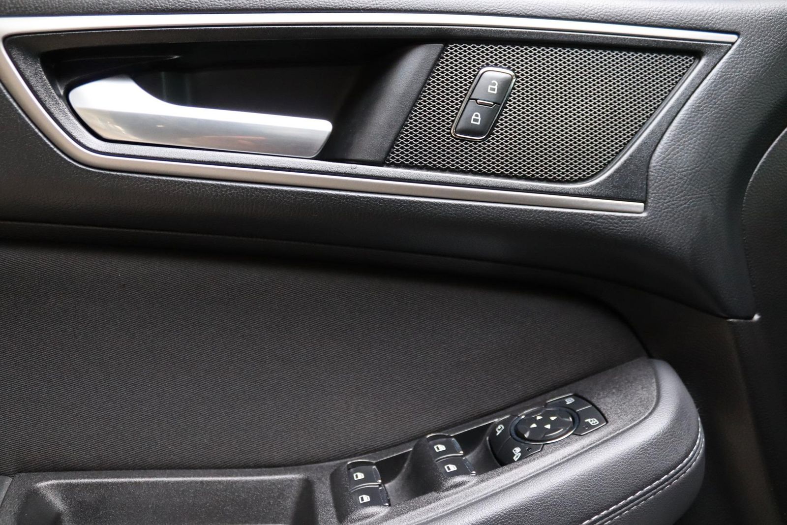 Ford S-MAX 2.0 EcoBlue Business - Samsaru's Car Outlet