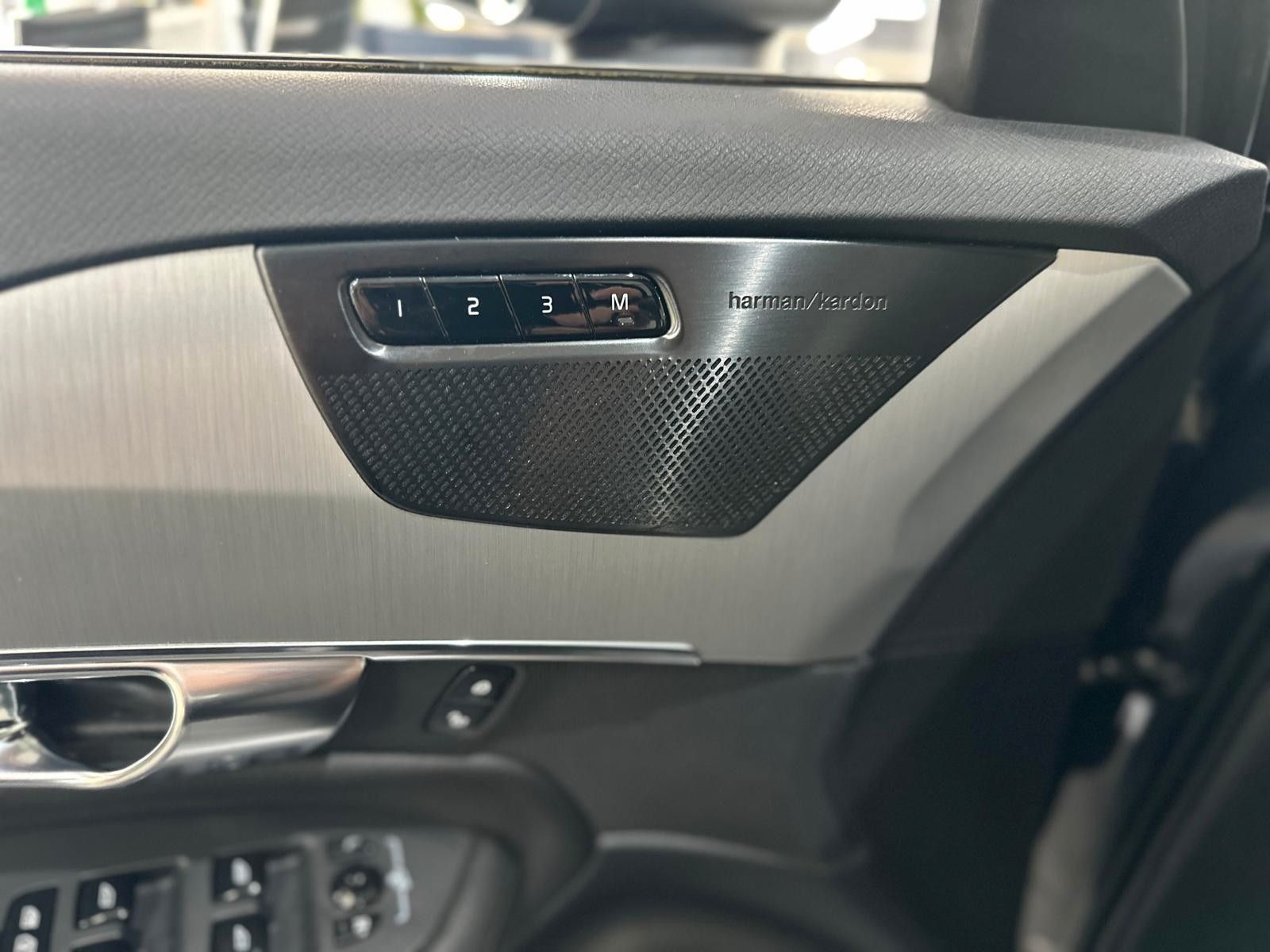 Volvo XC90 T8 Plug-In Hybrid - Samsaru's Car Outlet