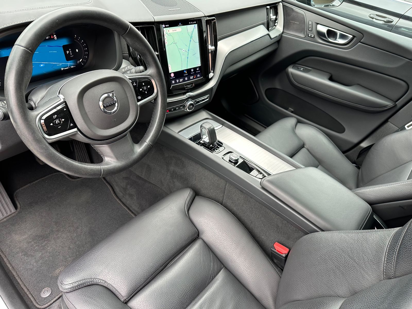 Volvo XC60 B5 AWD Ultimate Dark NAV+LED+PANO+AHK+STHZ