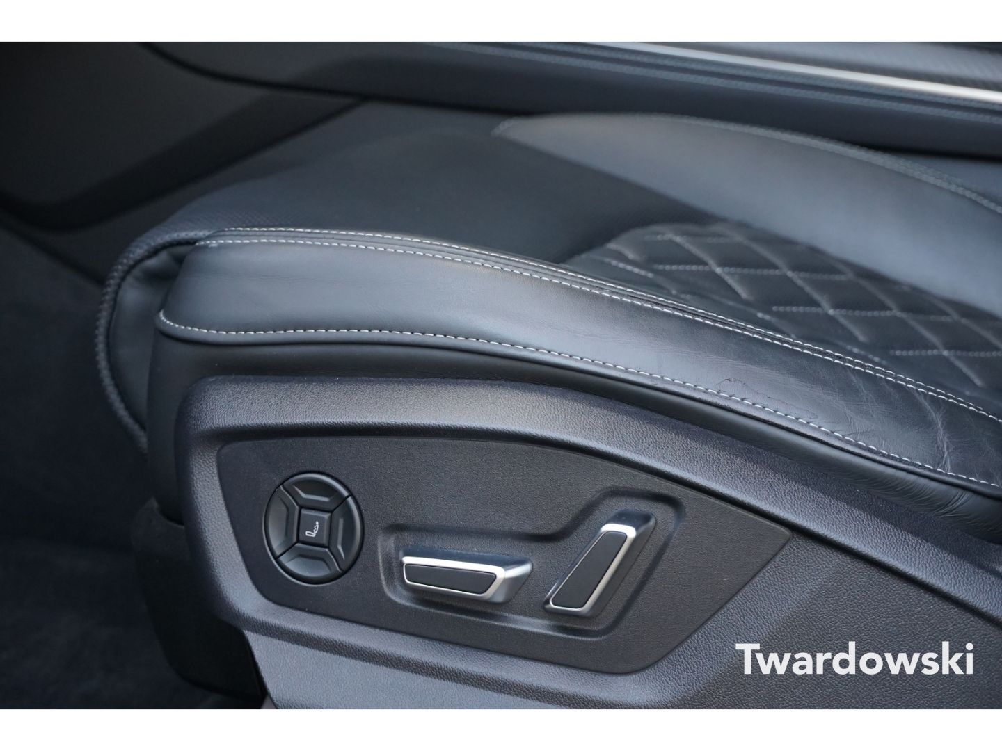 Audi Q8 50 TDI S line Pano Hud Matrix 23'' B&O AHK 36