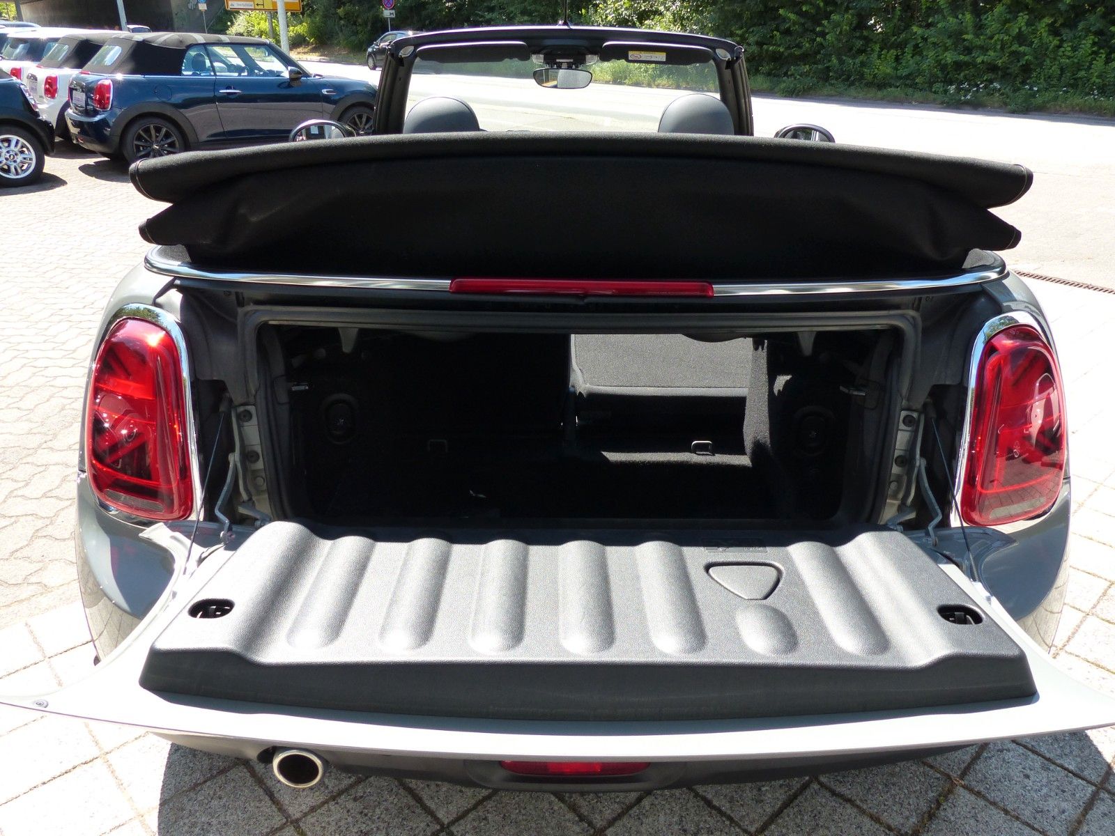 MINI Cooper Cabrio Chili - Samsaru's Car Outlet