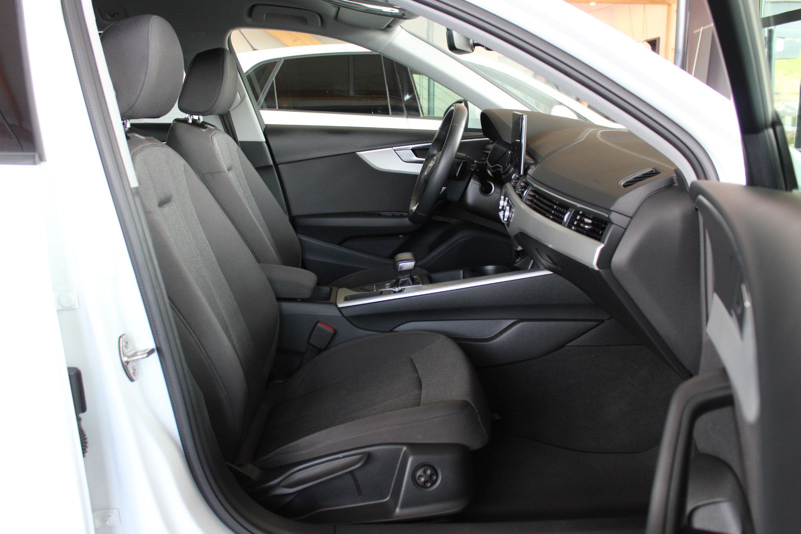 Audi A4 Avant 40 TDI S tronic - Samsaru's Car Outlet