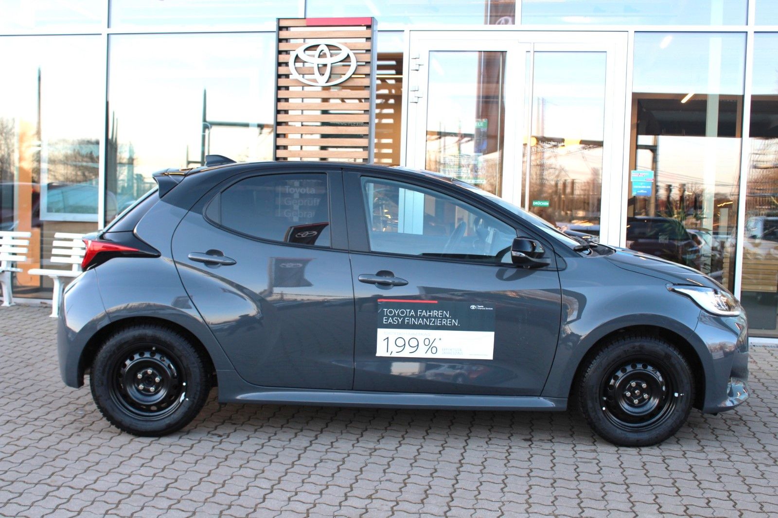 Toyota Yaris Hybrid GR Sport*LED*PDC*KAMERA*HEAD-UP*JBL
