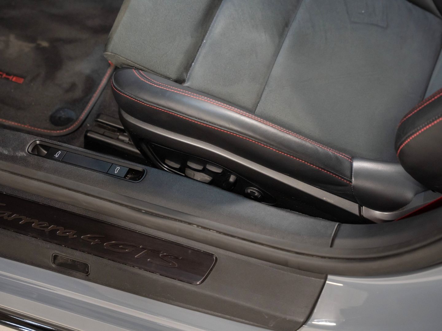 Porsche 992 Carrera 4 GTS Cabriolet InoDrive Burmester