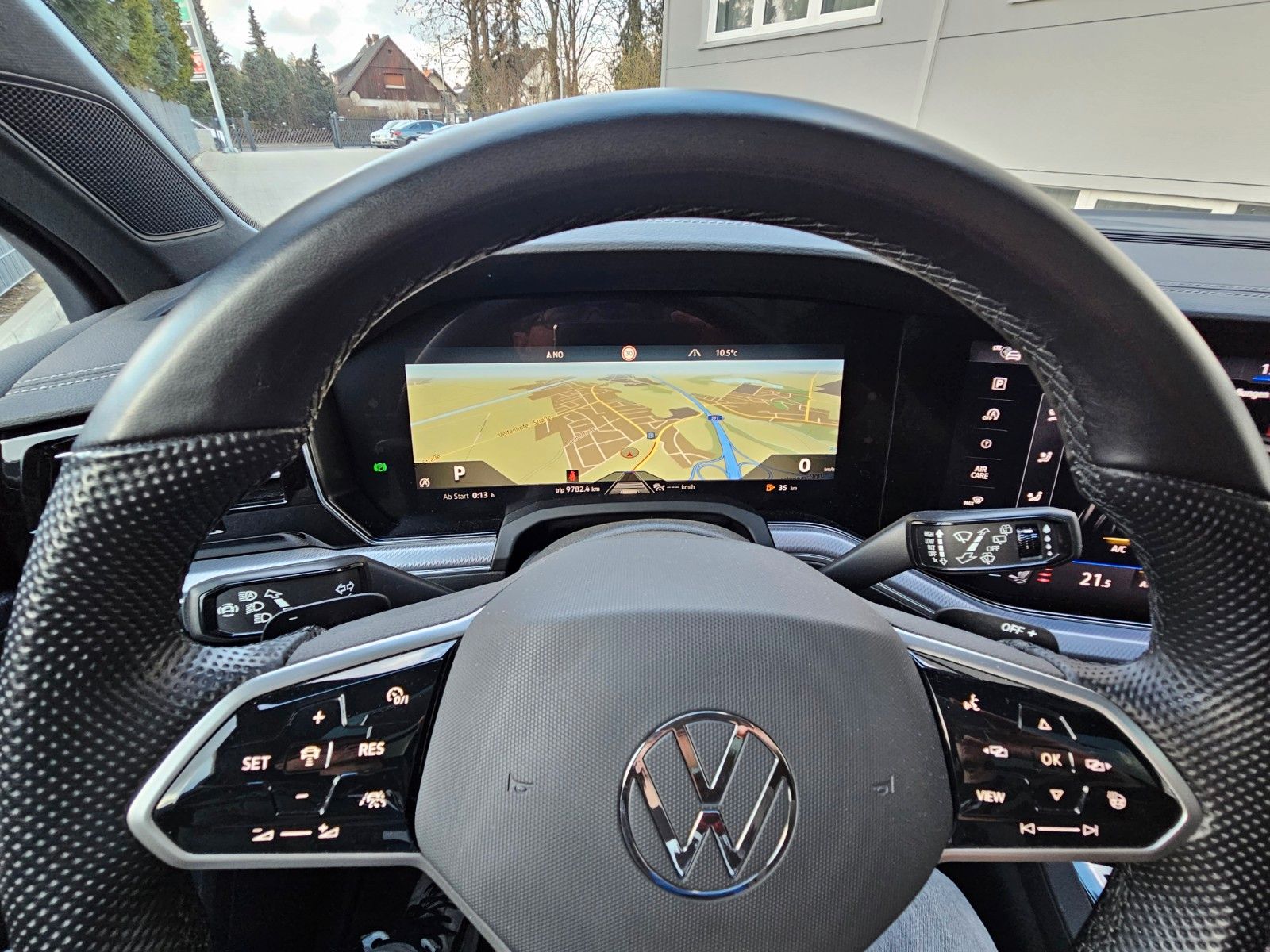 Volkswagen Touareg R-Line 4Motion - Samsaru's Car Outlet