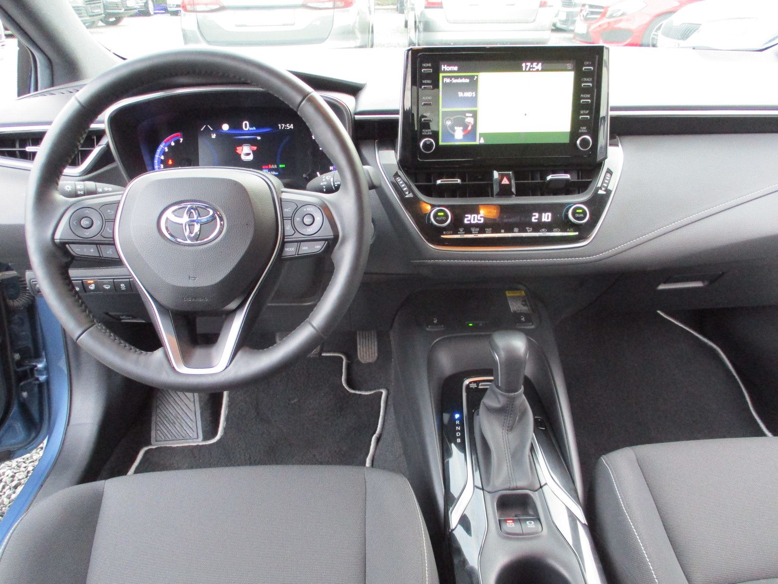 Toyota Corolla Hybrid 1.8 Club - Samsaru's Car Outlet