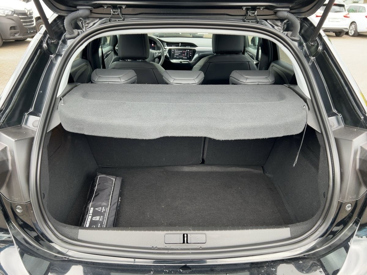 Opel Corsa F Elegance - Samsaru's Car Outlet