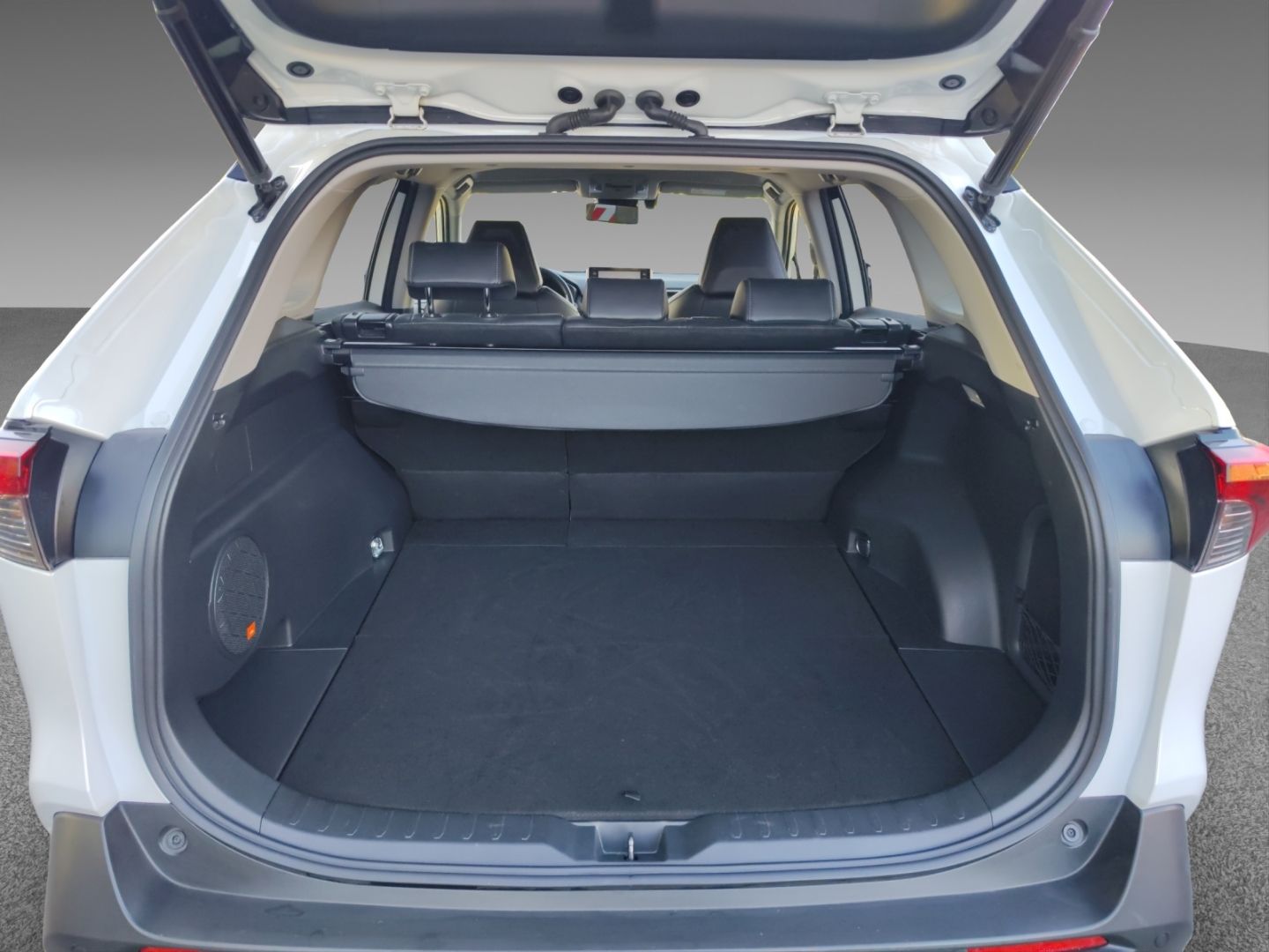 Toyota RAV 4 Hybrid Lounge - Samsaru's Car Outlet