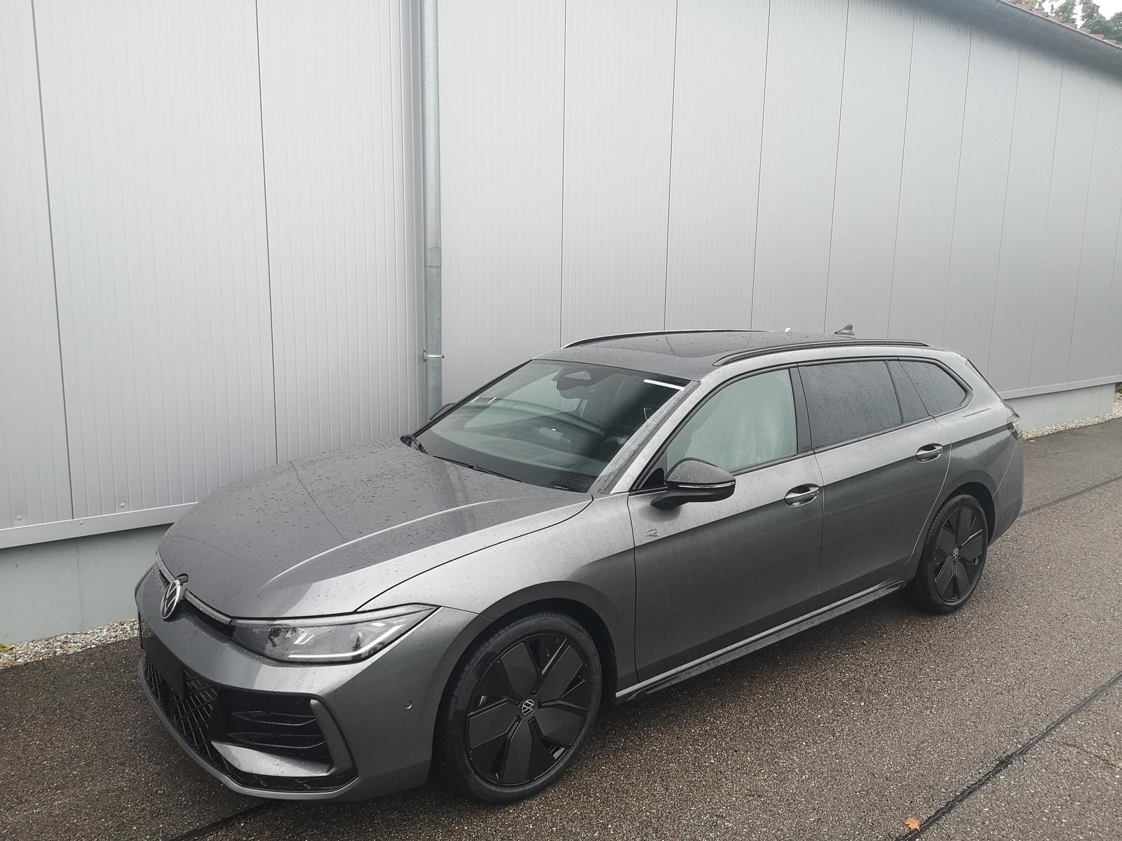 Volkswagen Passat Variant 2.0 TDI DSG 4Motion R-Line Pano 1