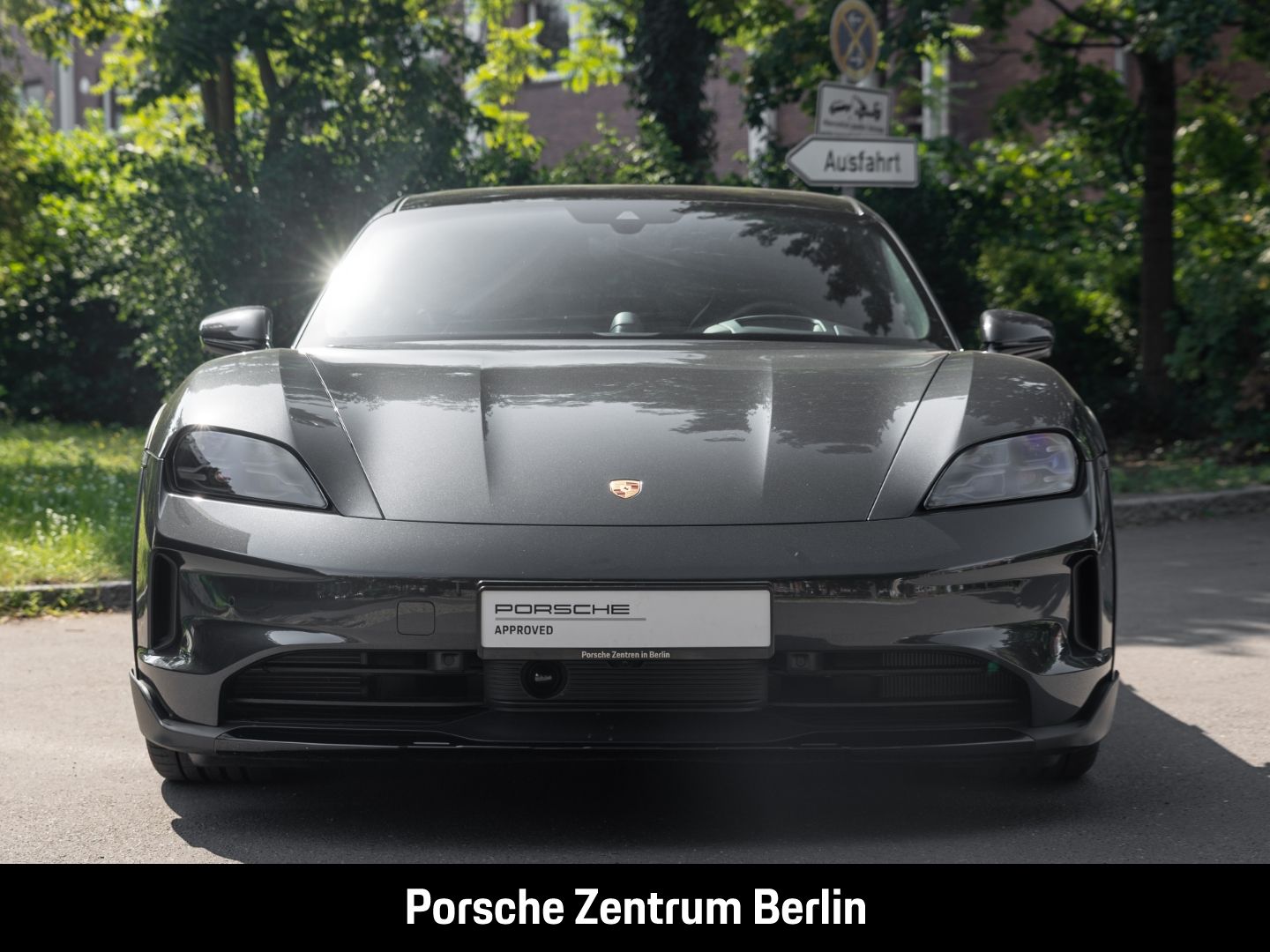 Porsche Taycan 4 Cross Turismo HD-Matrix Offroad Paket