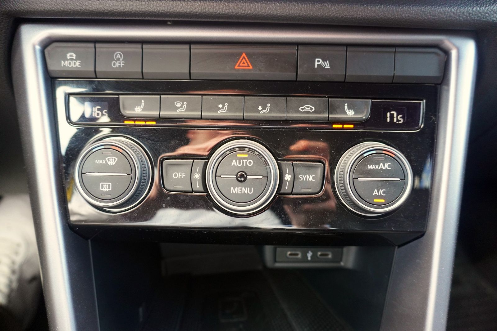 Volkswagen T-Roc 2.0 TDI Active - Samsaru's Car Outlet