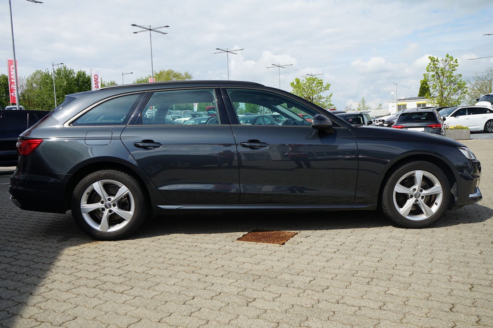 Audi A4 35 2.0 TDI Avant advanced - Samsaru's Car Outlet