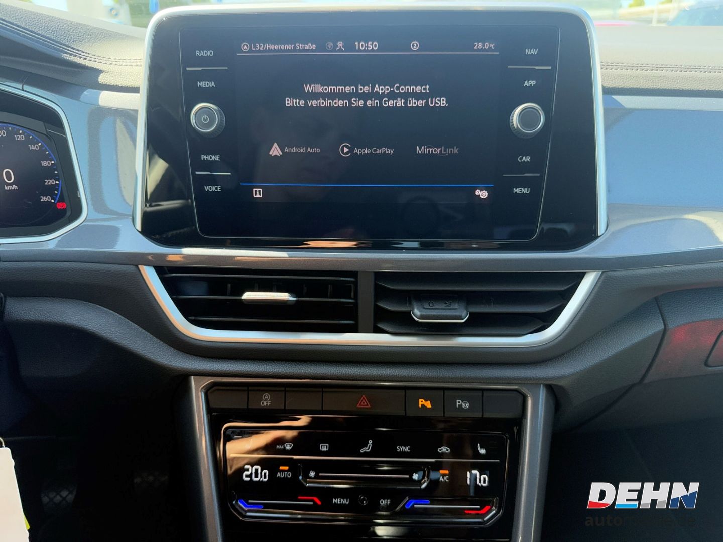 Volkswagen T-Roc 1.0 TSI Style Plus - Samsaru's Car Outlet
