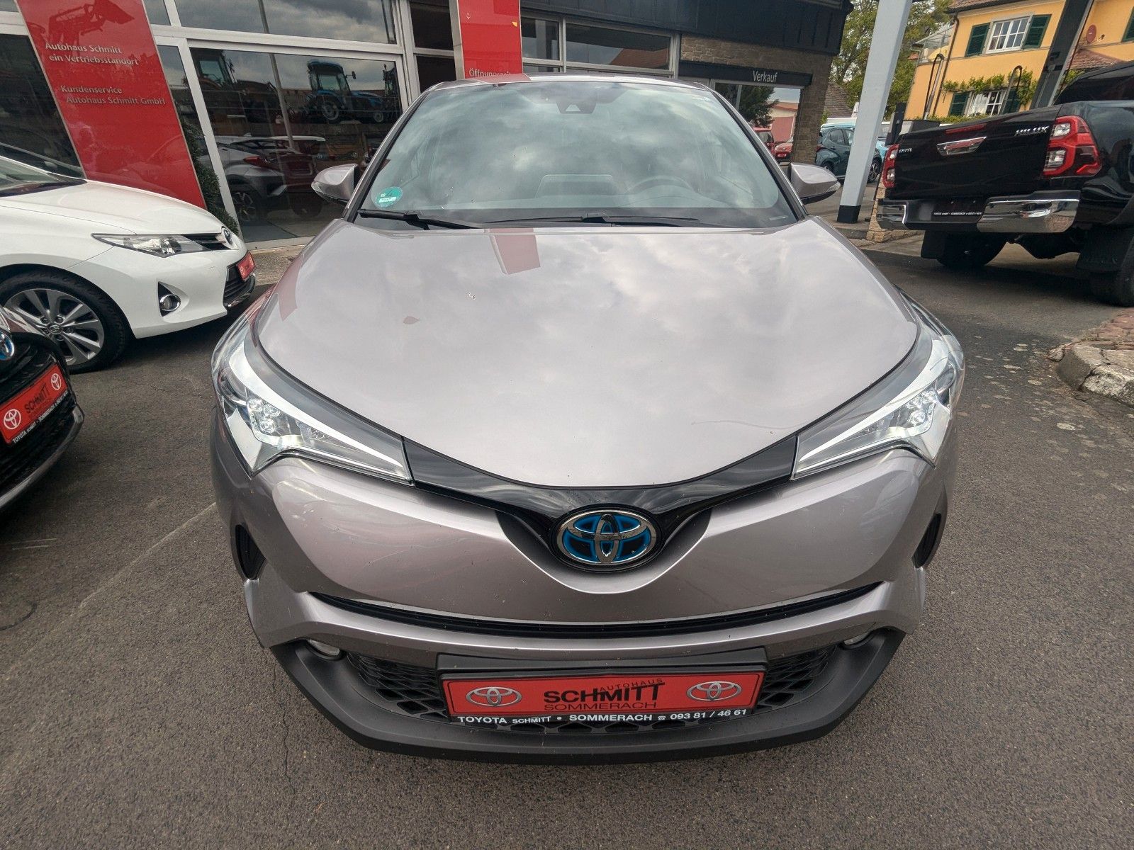 Toyota C-HR Hybrid Club - Samsaru's Car Outlet