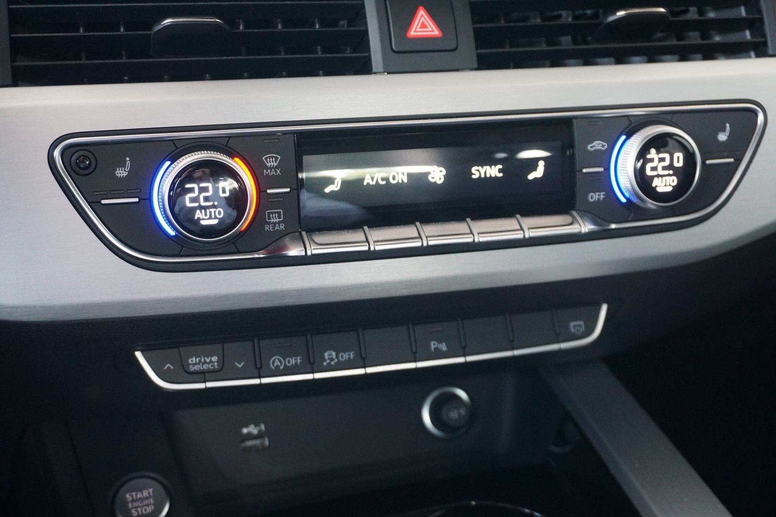 Audi A4 Avant 45 TFSI quattro advanced - Samsaru's Car Outlet