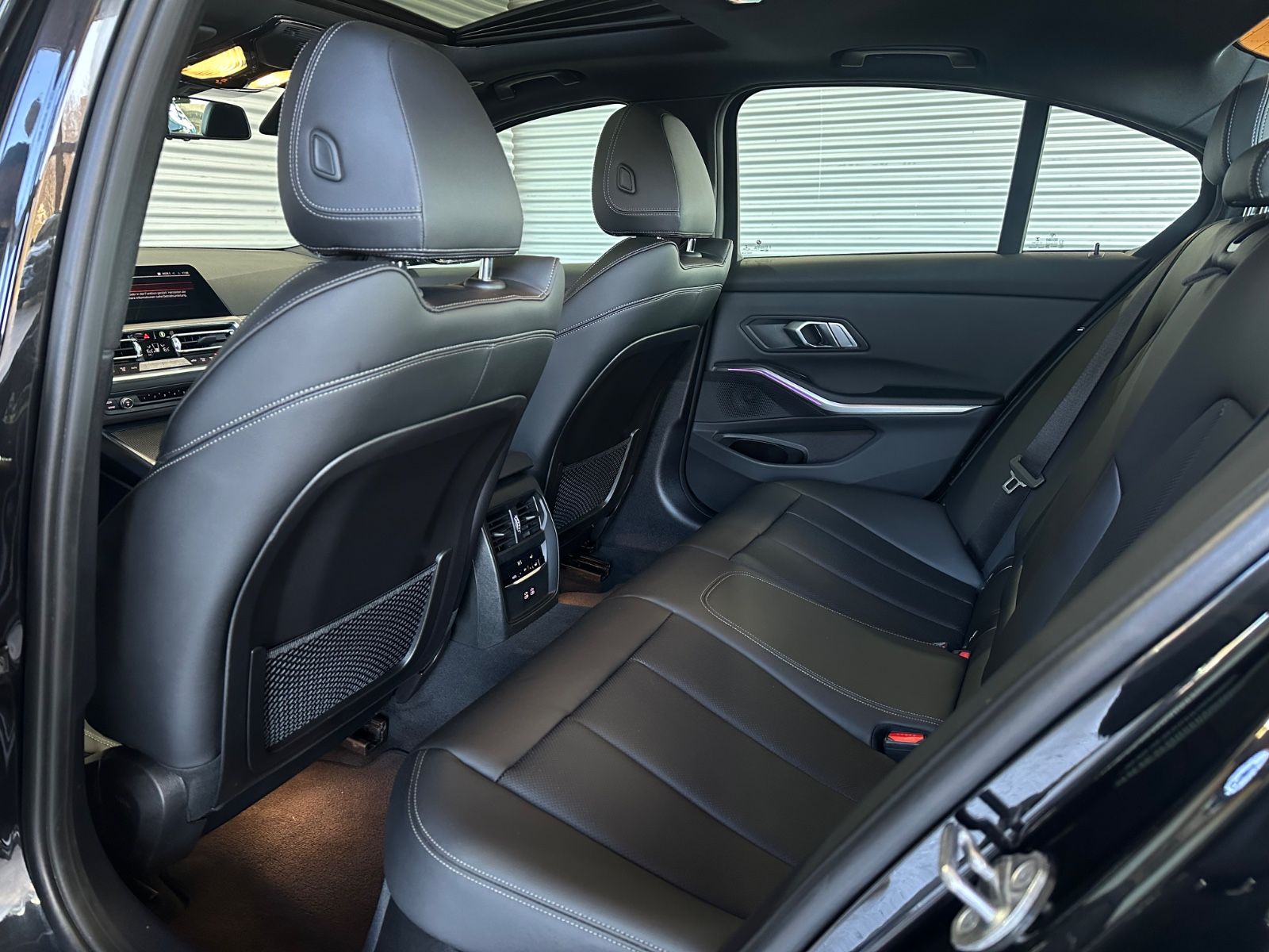 BMW 330i M-PERFORMANCE - Samsaru's Car Outlet