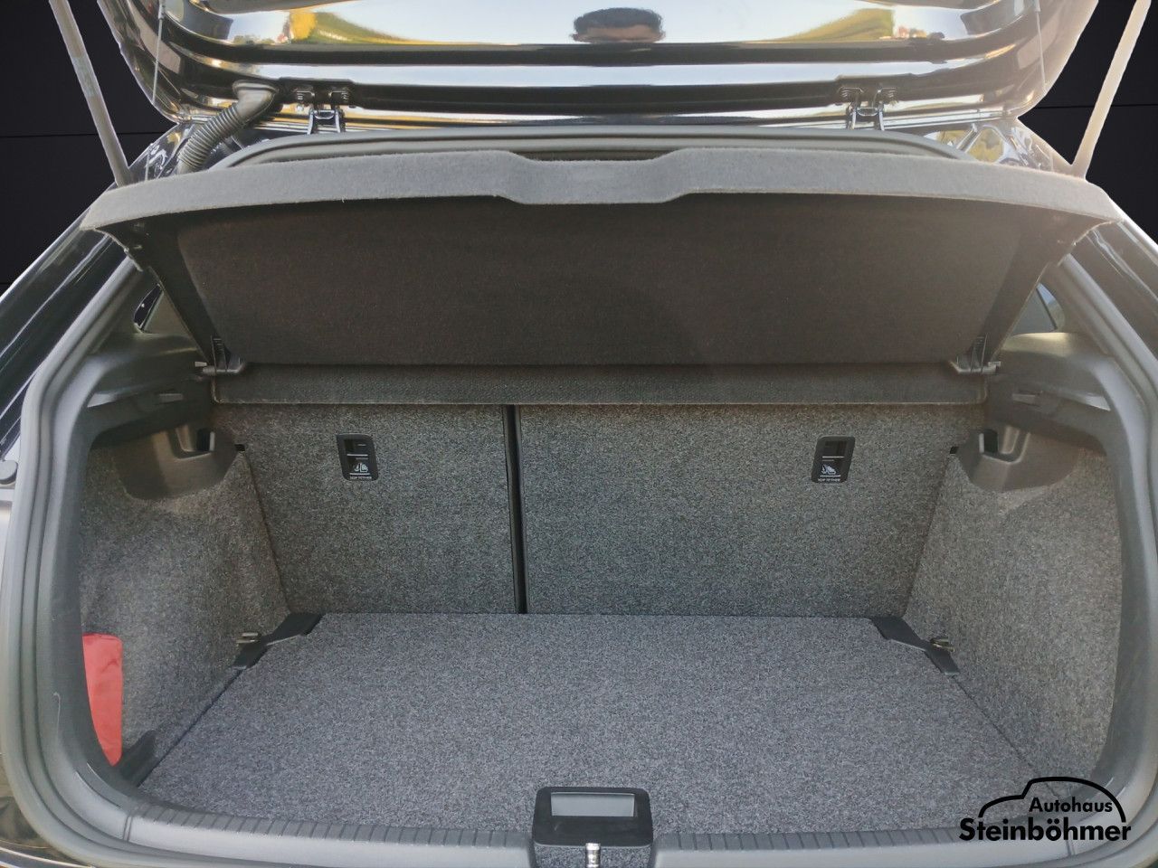 Volkswagen Polo Highline 1.0TSI DSG - Samsaru's Car Outlet