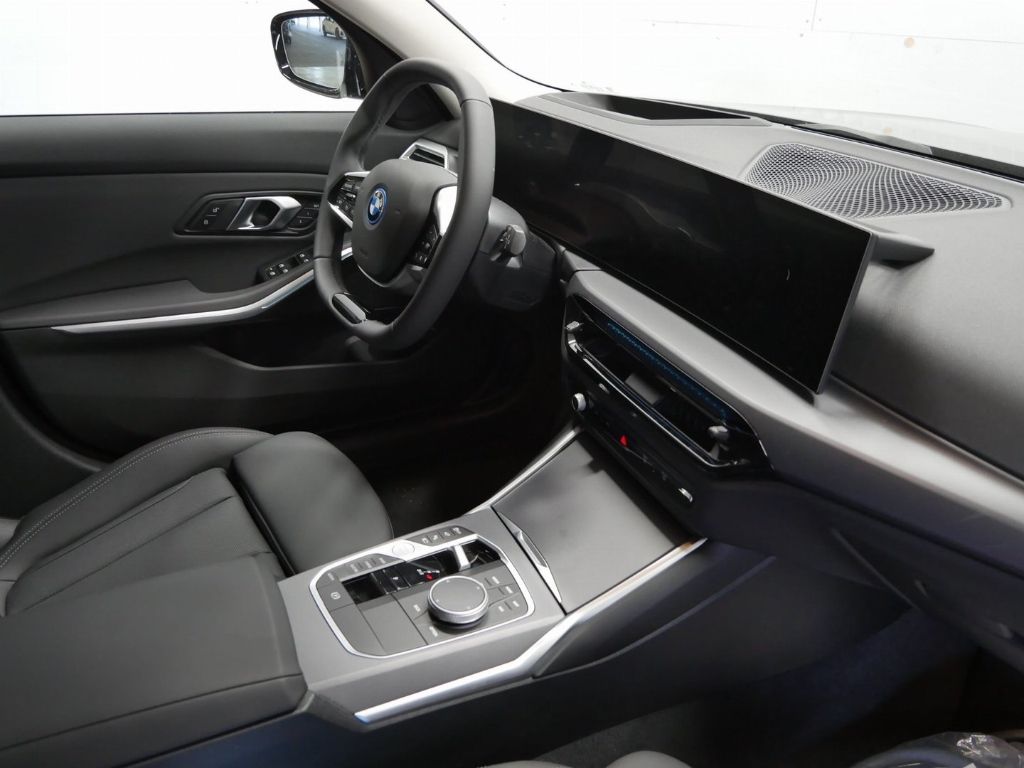 BMW 330 e xDrive Tour adLED HUD Alarm Komf-Zug. FLA
