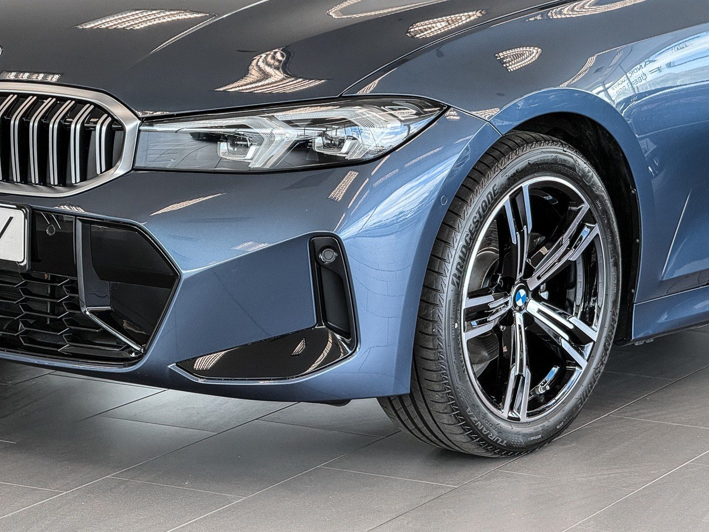BMW 318i Touring M Sport + DA + PA+ + ACC + HUD + UV