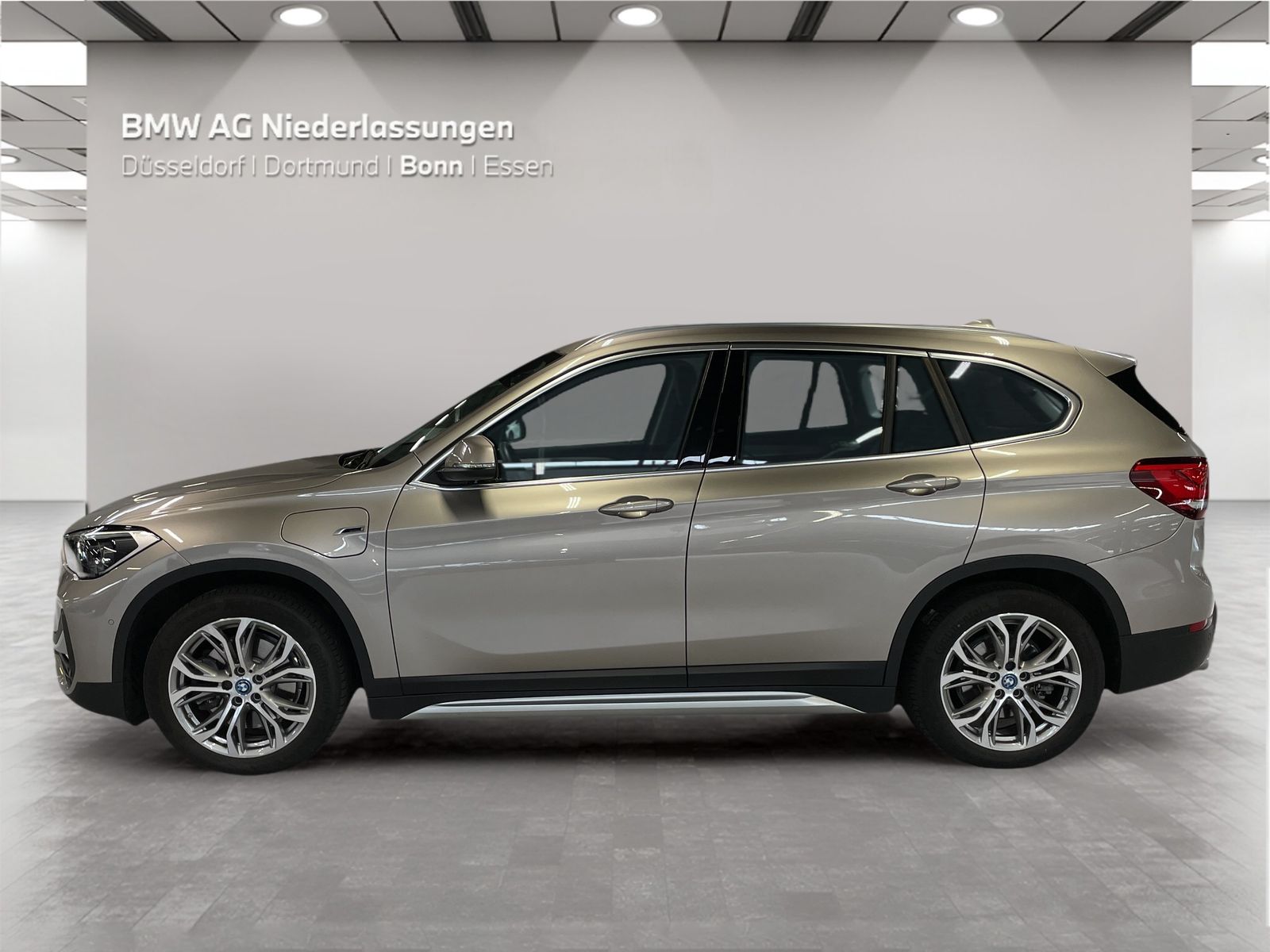 BMW X1 xDrive25e - Samsaru's Car Outlet