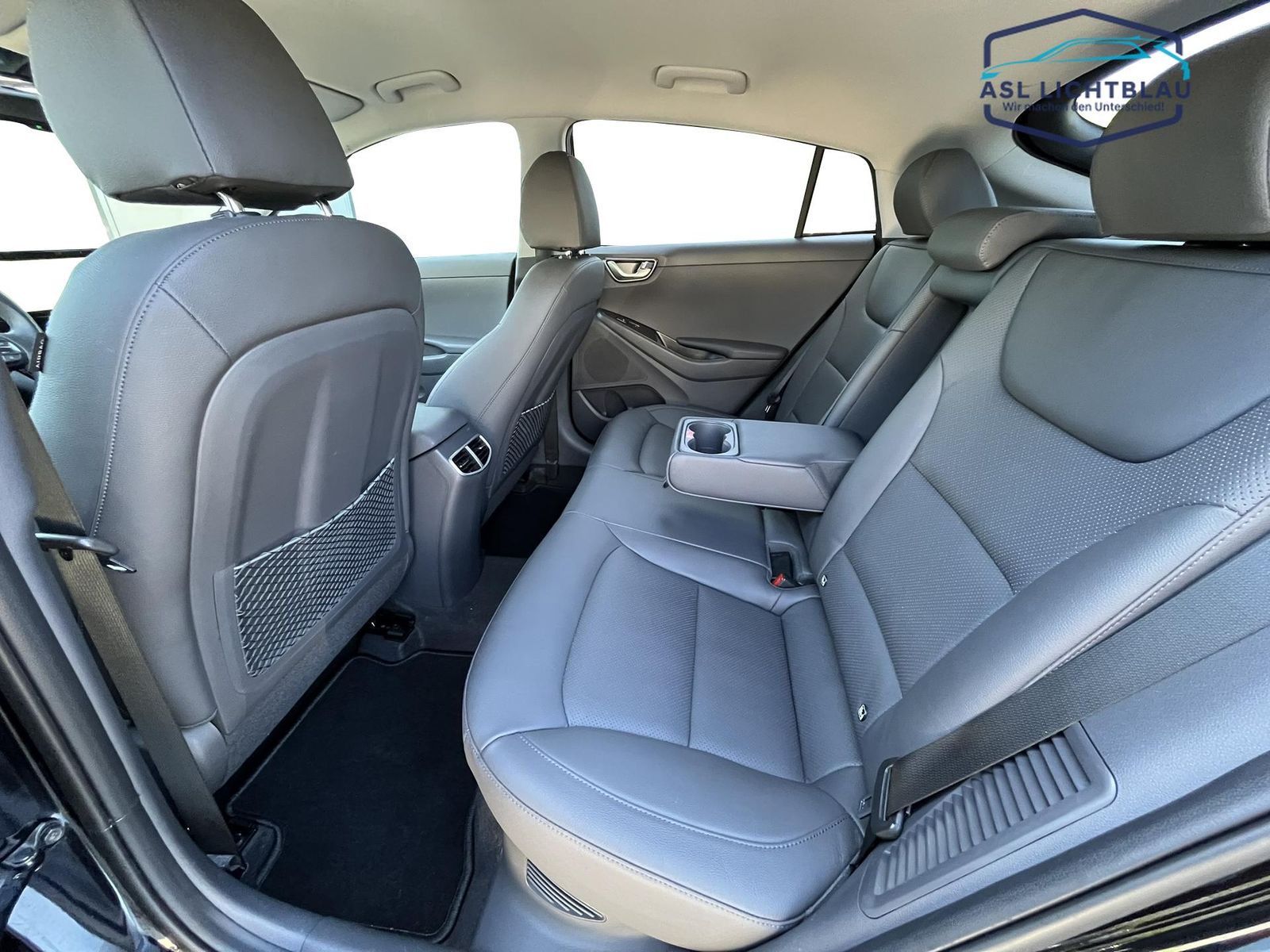 Hyundai IONIQ Facelift Plug-In Hybrid Premium - Samsaru's Car Outlet