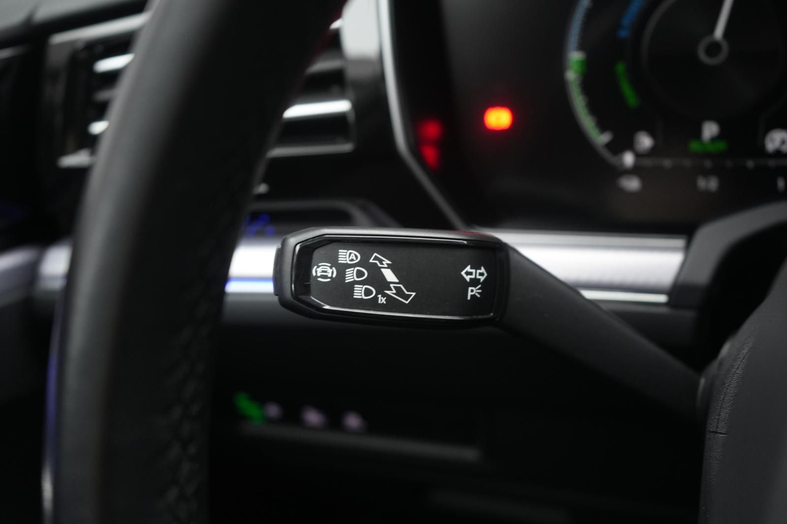 Volkswagen Touareg R 3.0 V6 e-Hybrid 4Motion Leder/ACC/Kame