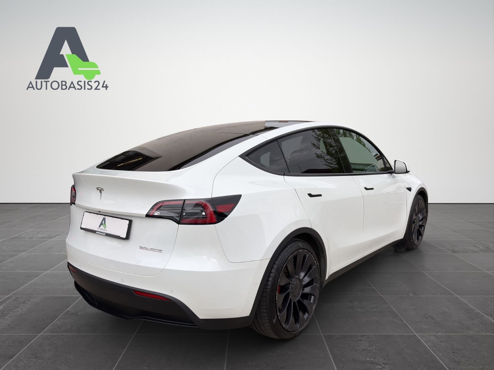 Tesla Model Y Performance Dual AWD *Gigafactory Berlin