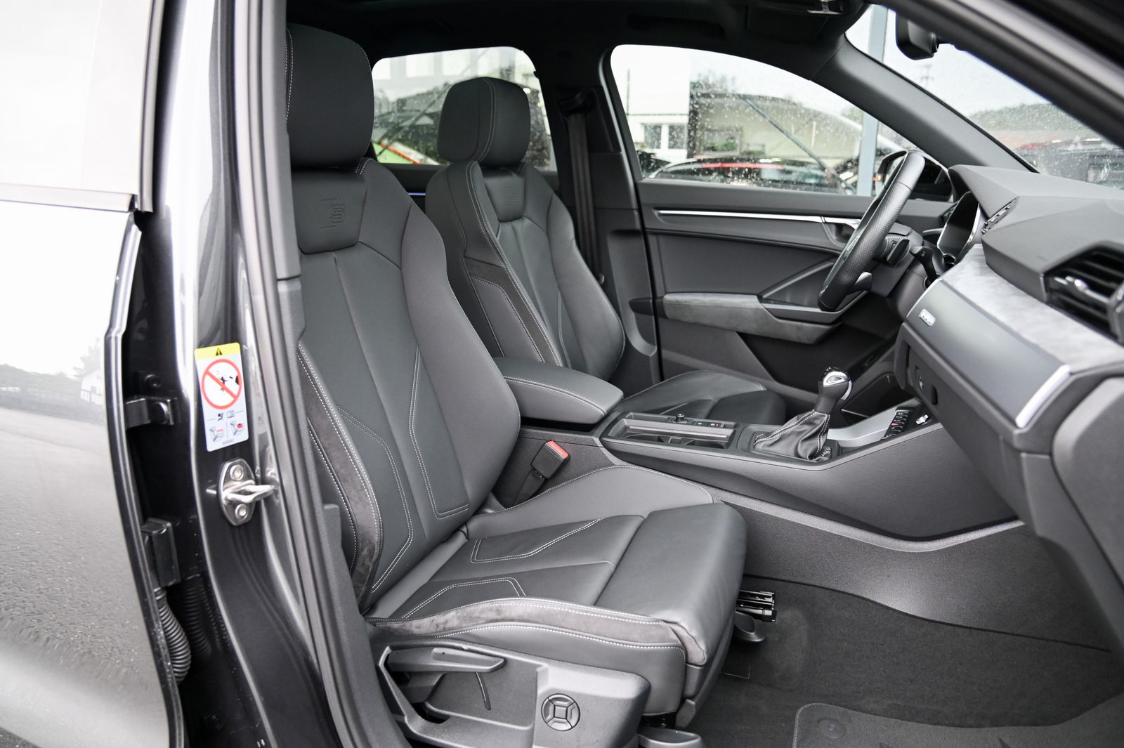 Audi Q3 40 TFSI quattro S line - Samsaru's Car Outlet
