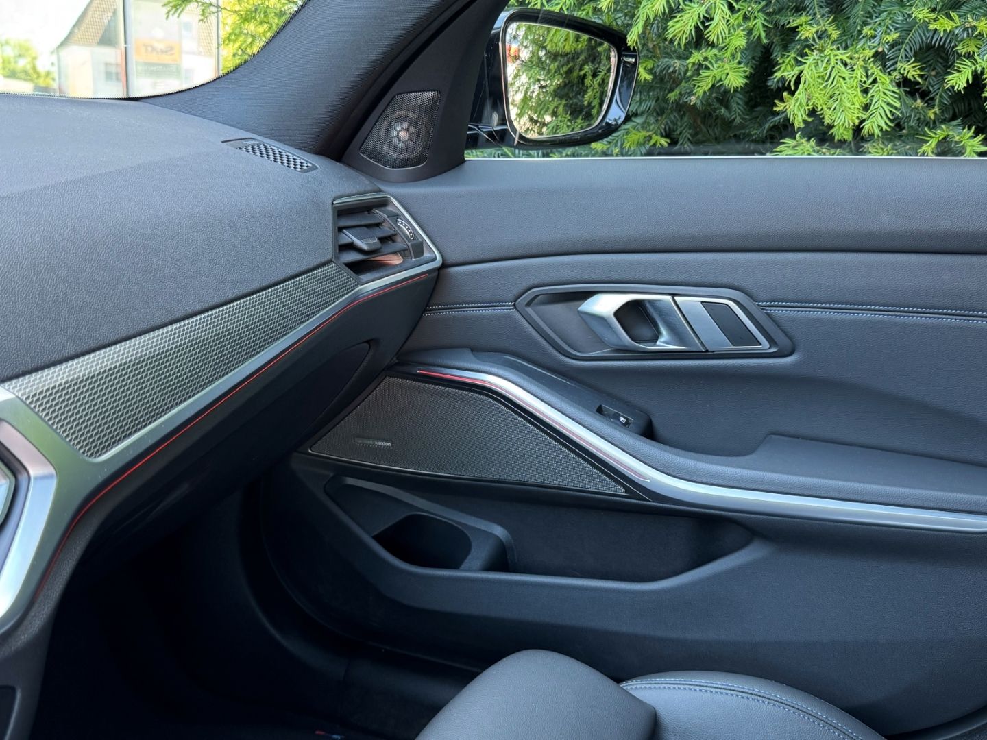 BMW 330 e Touring M SPORT - Samsaru's Car Outlet