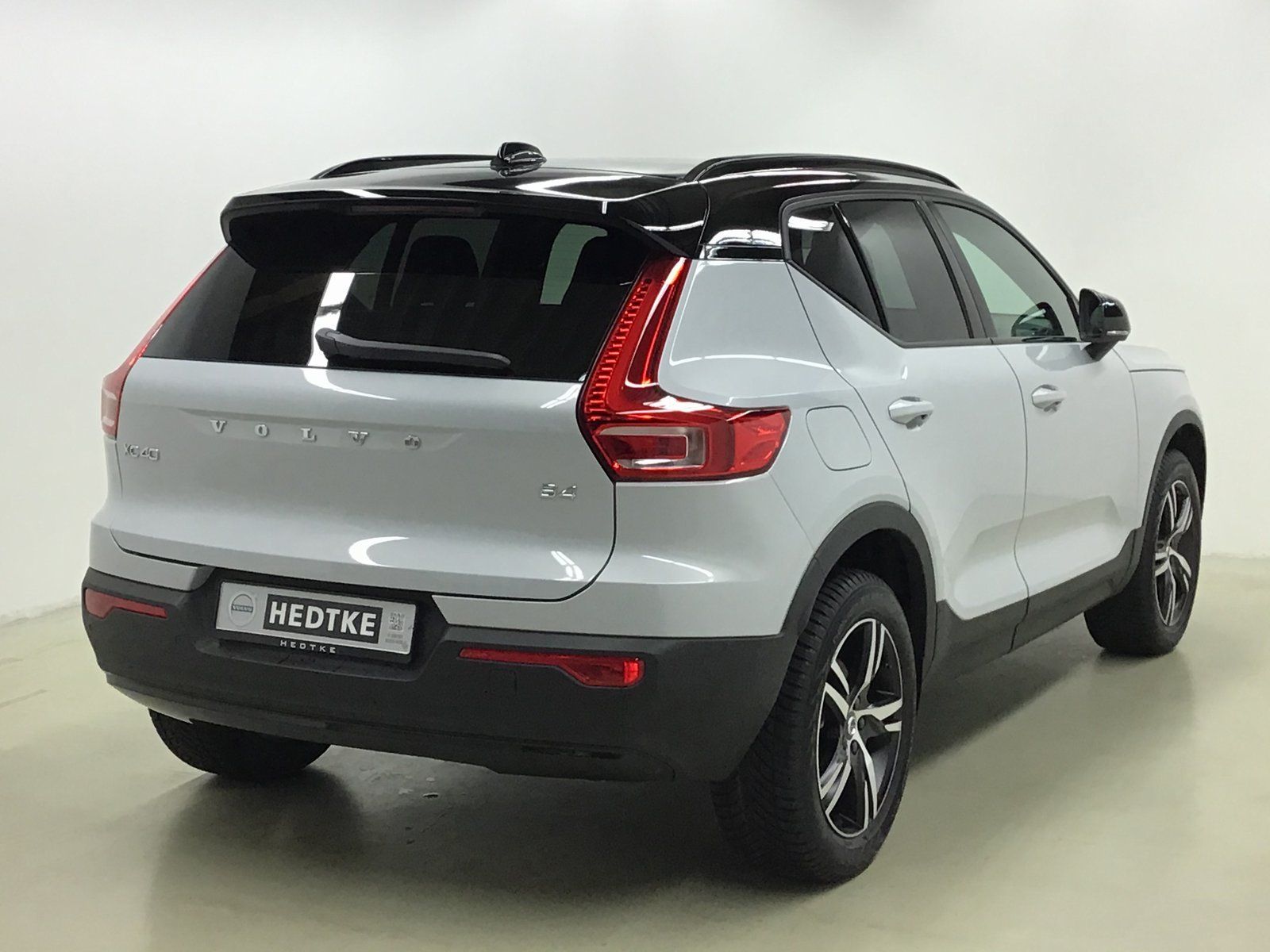 Volvo XC40 B4 Benzin R-Design - Samsaru's Car Outlet