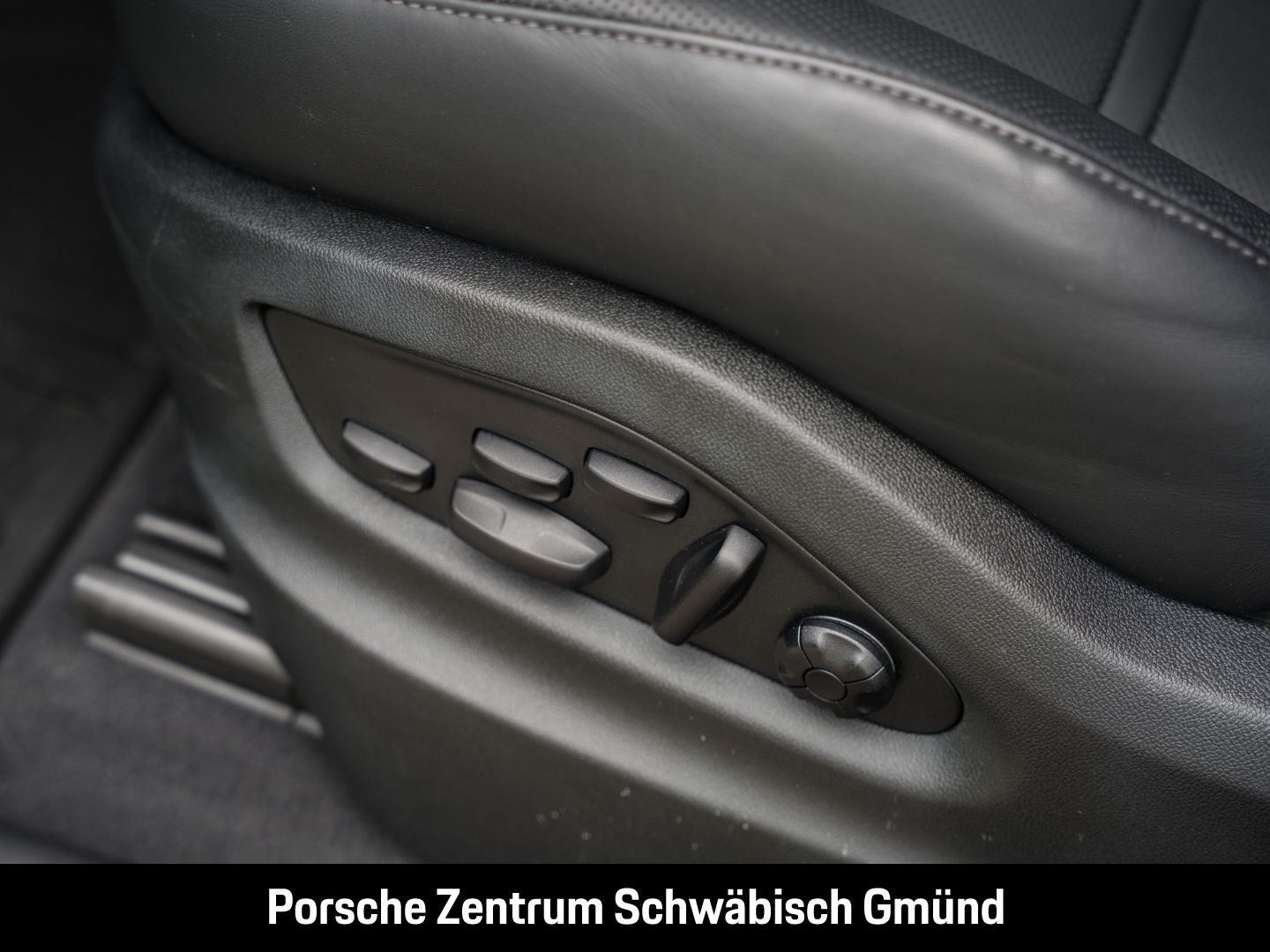 Porsche Cayenne Turbo E-Hybrid Burmester Nachtsicht PDCC