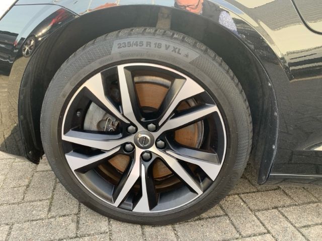 Volvo V60 T6 AWD Plus Dark gr.Reichweite Abstandstemp.