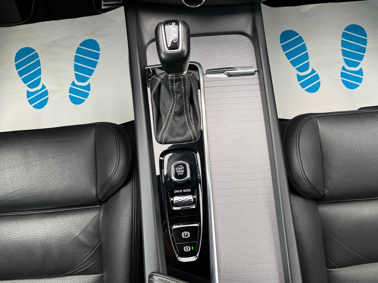 Volvo XC 60 R-Design - Samsaru's Car Outlet