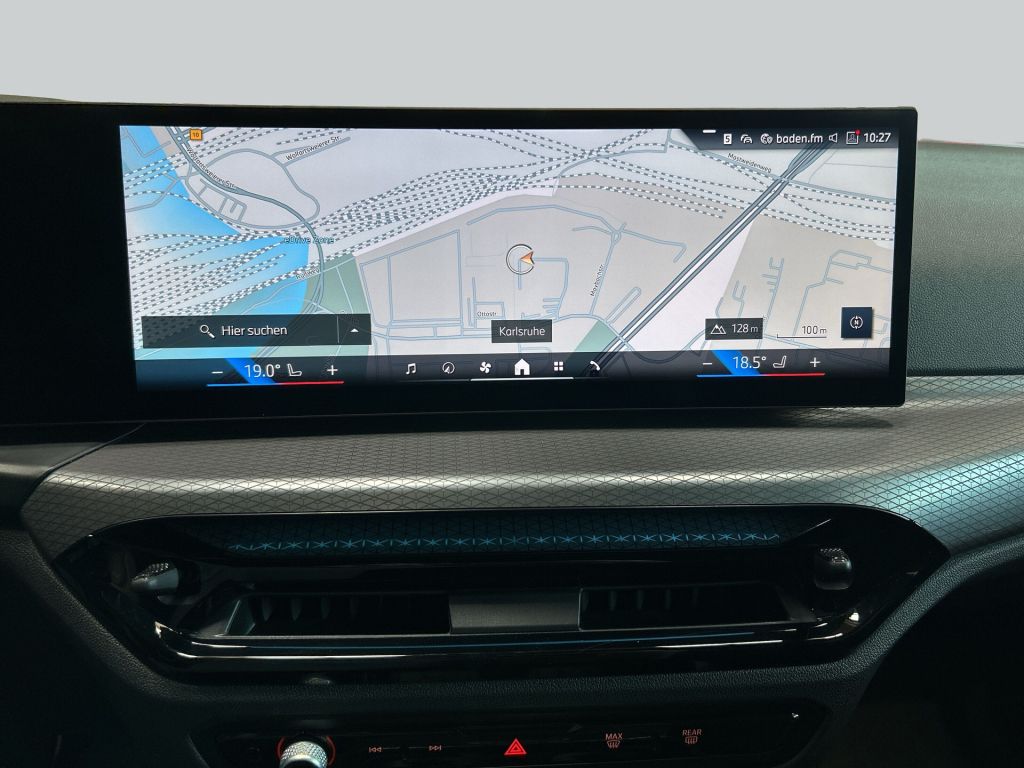 BMW 330e Touring xDrive Aut. M-Paket LED Pano AHK H&