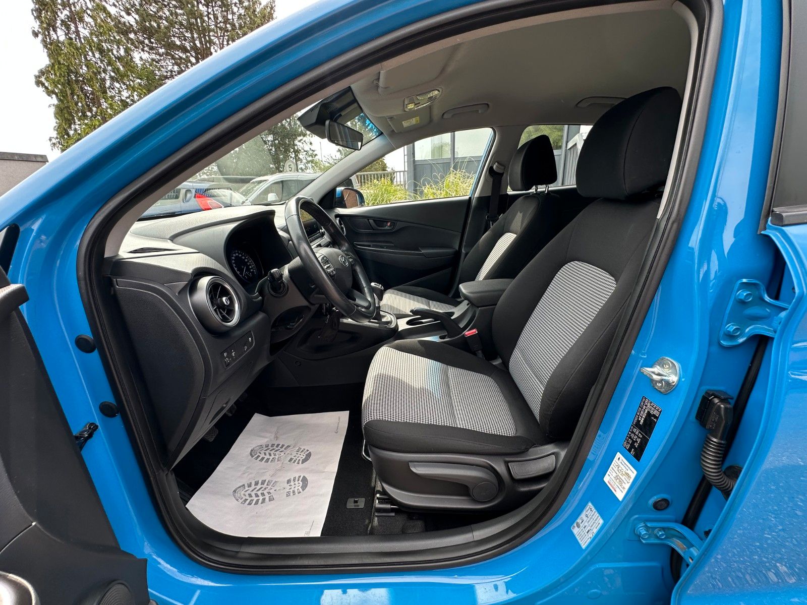 Hyundai Kona Pure 2WD - Samsaru's Car Outlet