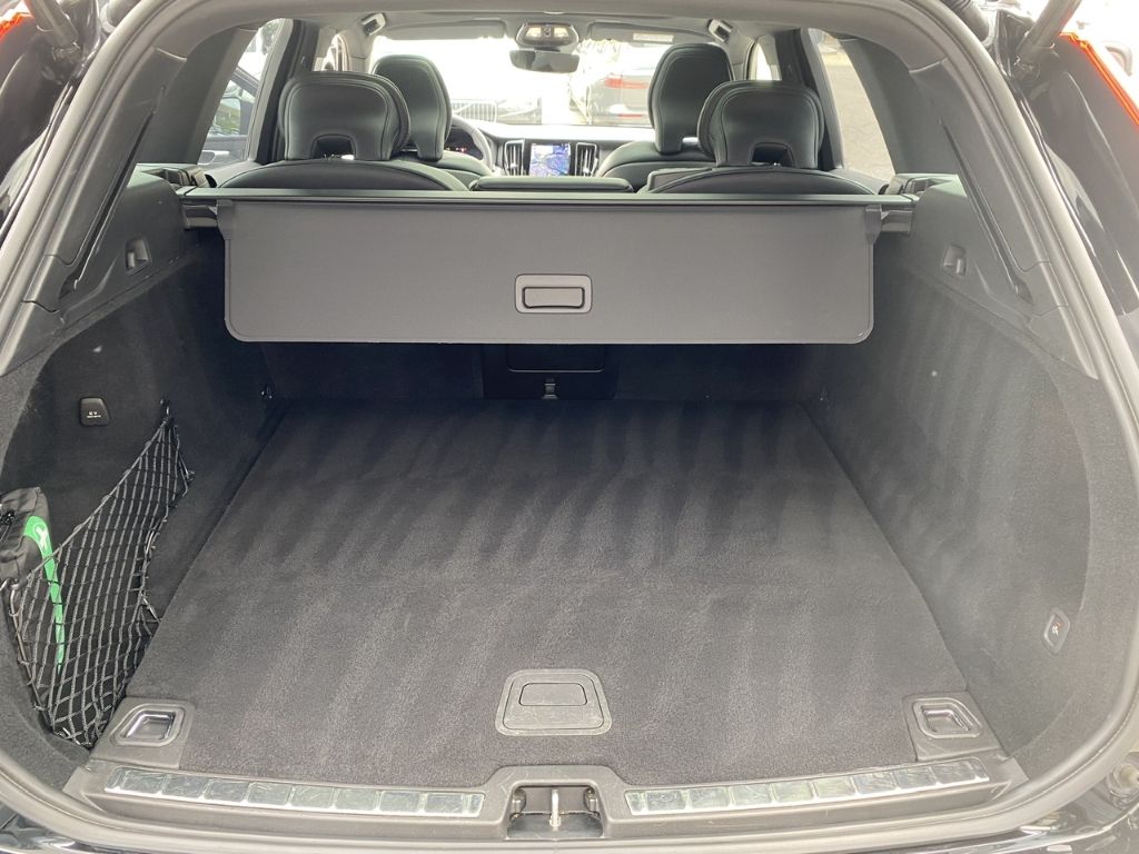 Volvo XC60 R Design Recharge Plug-In Hybrid AWD T8 Twi