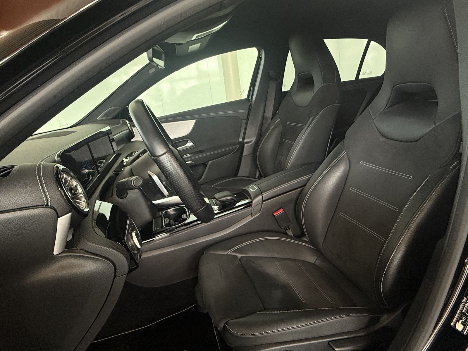 Mercedes-Benz A 250 e AMG-LINE - Samsaru's Car Outlet