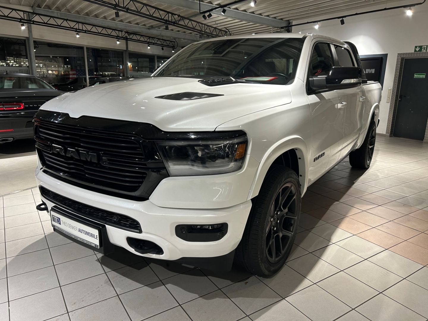 Dodge RAM Laramie Night, Luftfahrwerk, Pano, LED, V8