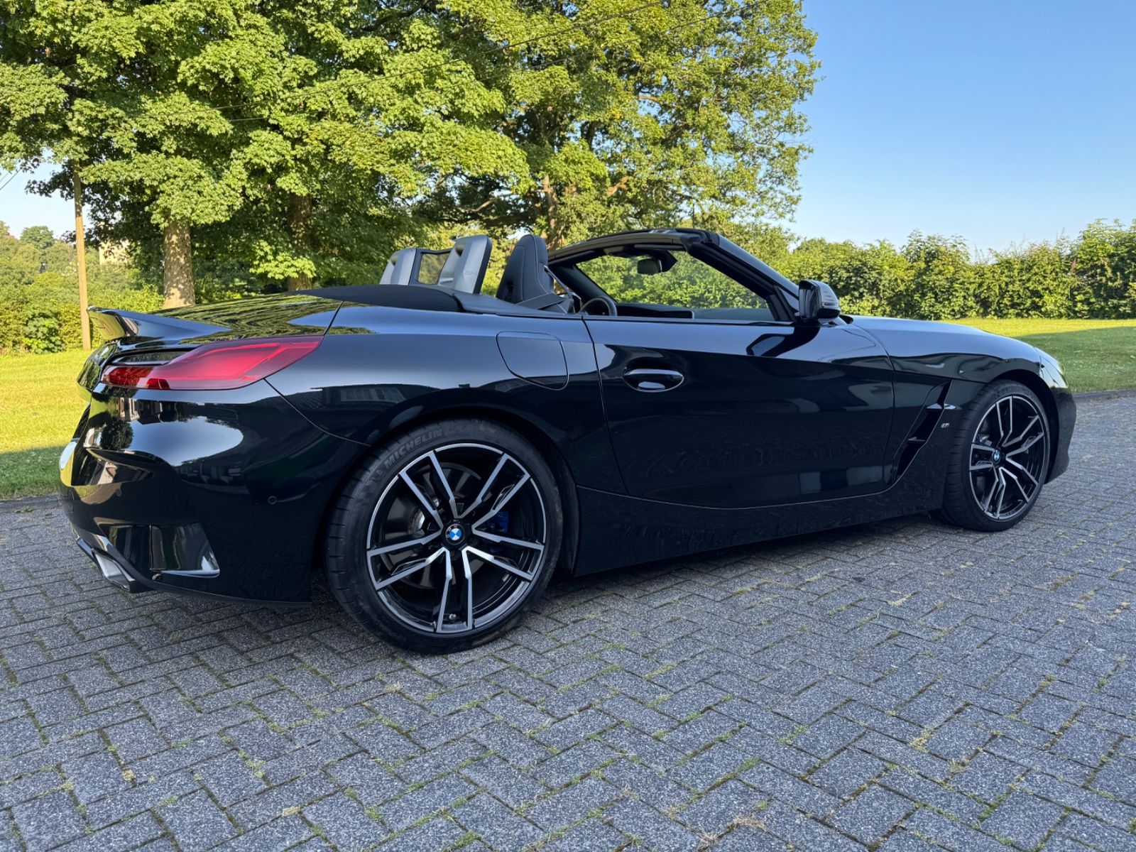 BMW Z4 M 40i - Samsaru's Car Outlet