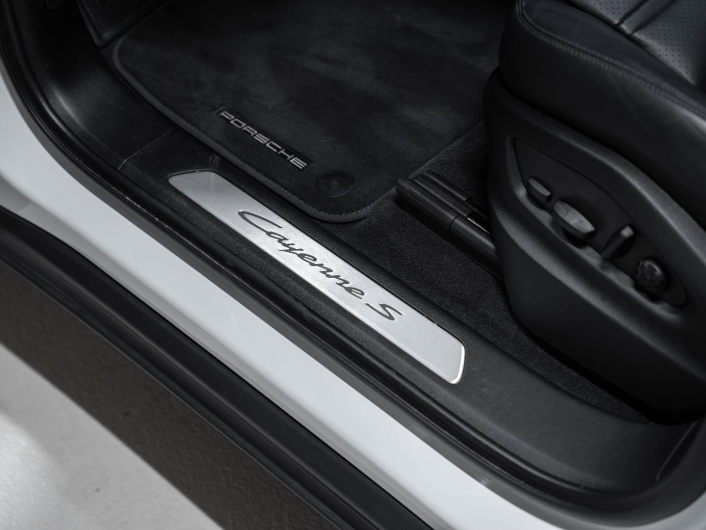 Porsche Cayenne S BOSE Standheizung Surround View PASM