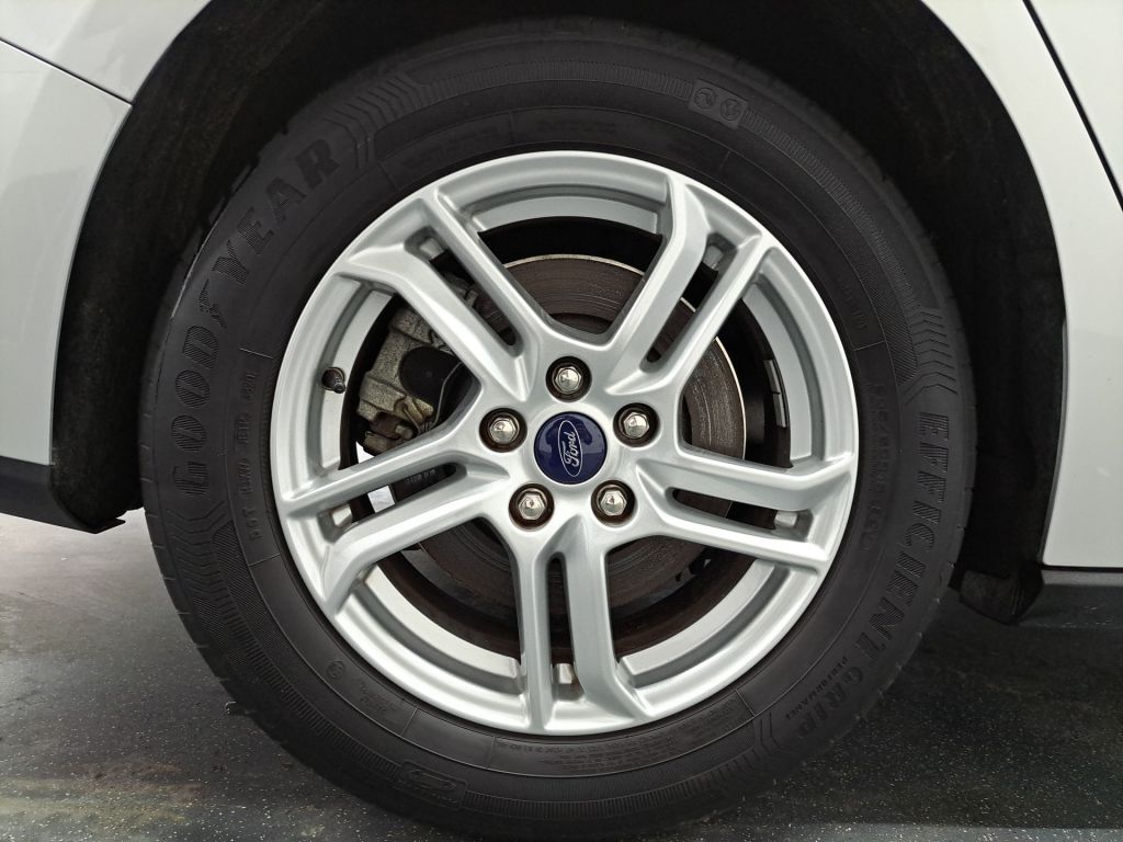 Ford Focus Turnier 2.0 Aut. COOL&CONNECT LED NAVI AHK