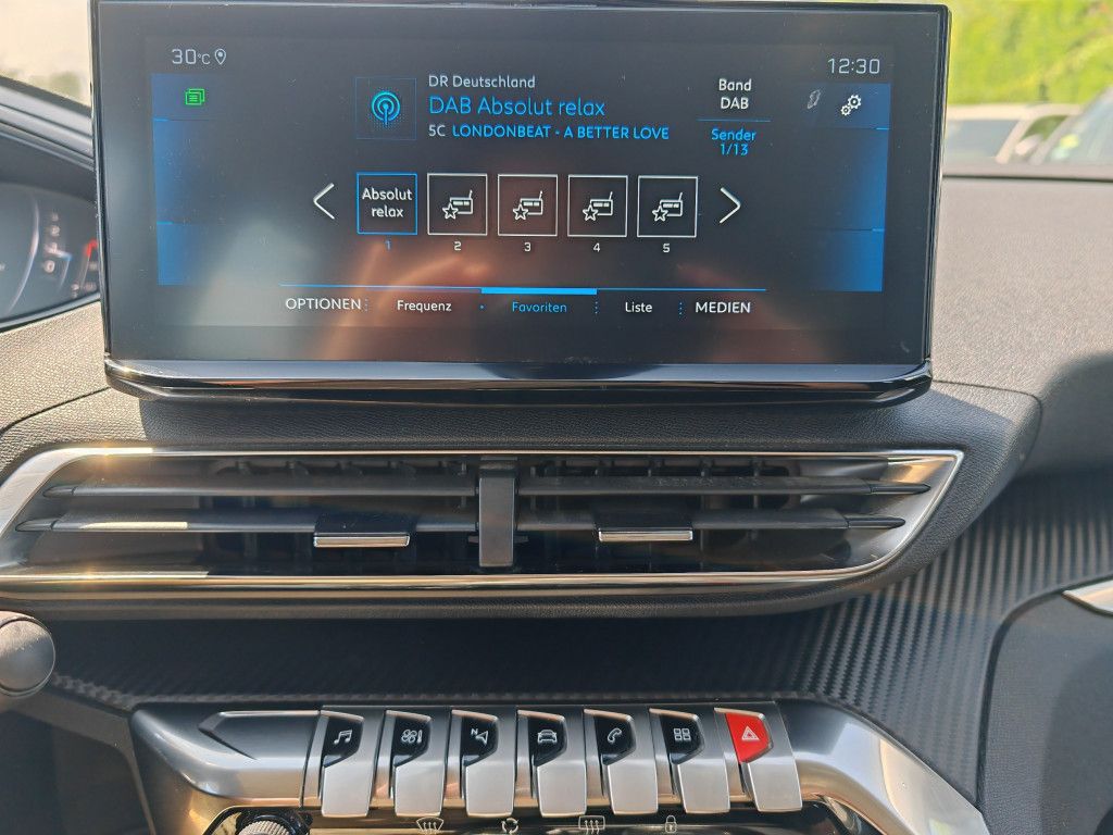 Peugeot 3008 PureTech 130 EAT8 - Samsaru's Car Outlet