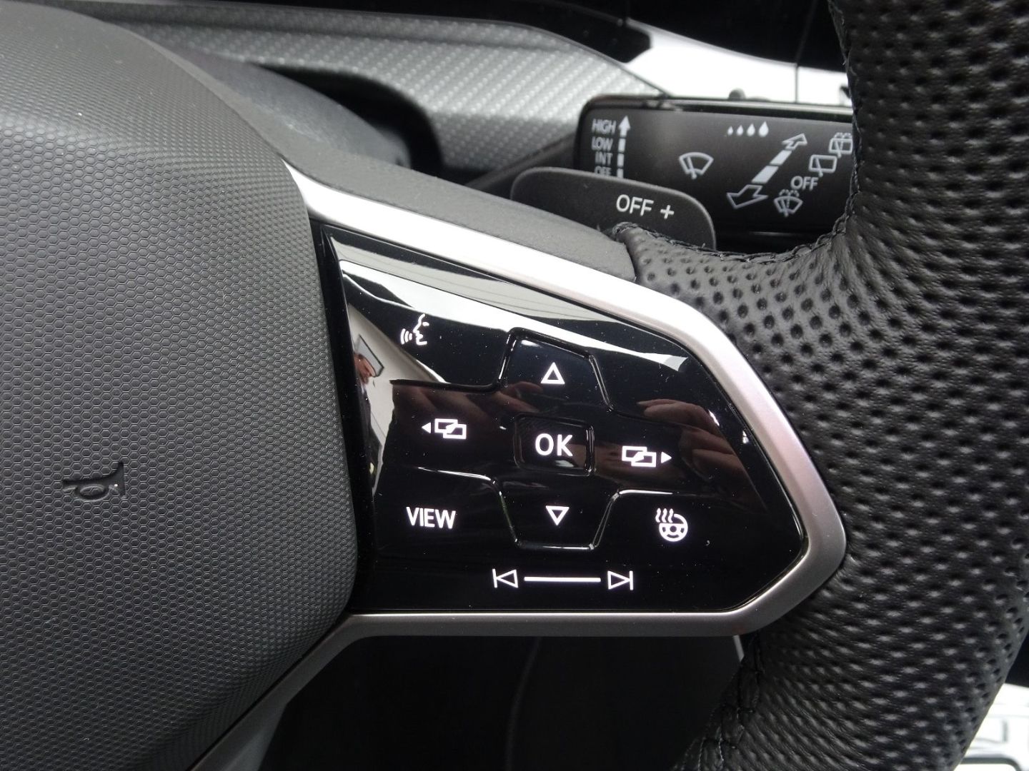 Volkswagen Golf Variant VIII 1.5 TSI R-Line - Samsaru's Car Outlet