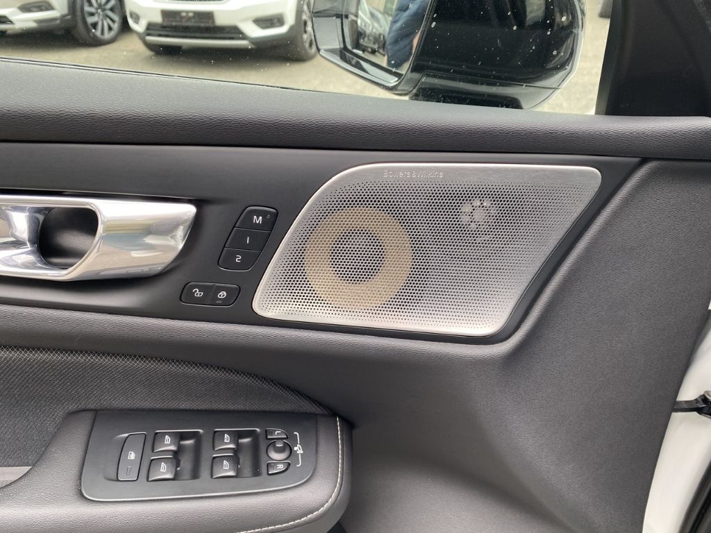 Volvo V60 R Design Plug-In Hybrid AWD T8 Twin Engine E