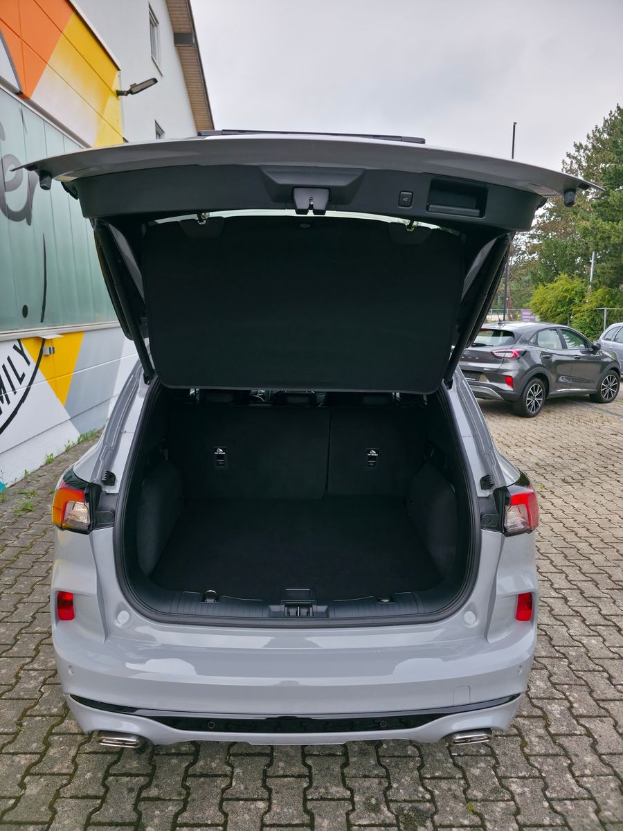 Ford Kuga Hybrid AWD - Samsaru's Car Outlet
